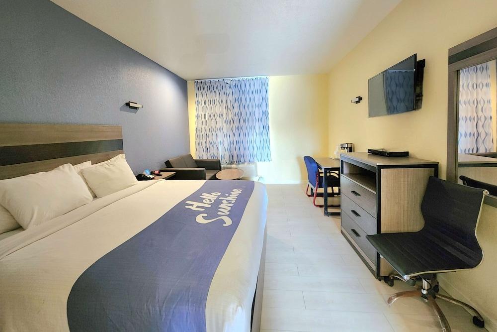 Days Inn by Wyndham Freeport photo 38