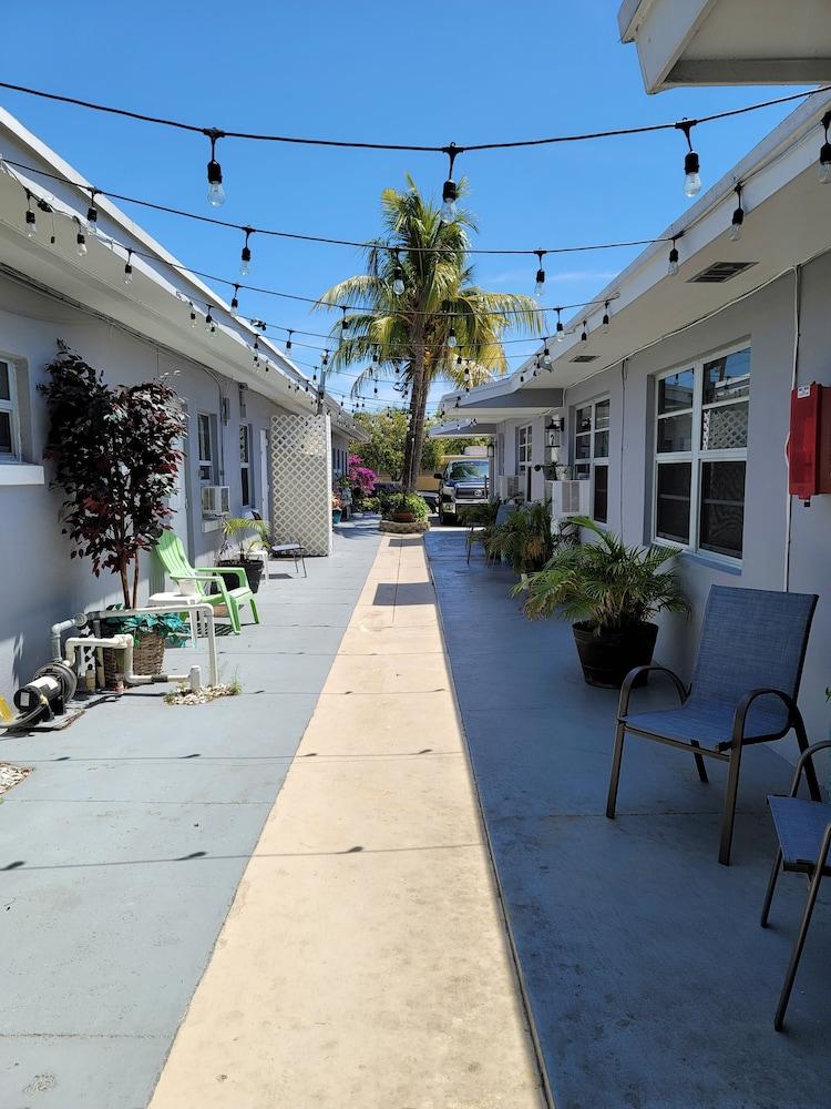 Air Way Motel photo 8