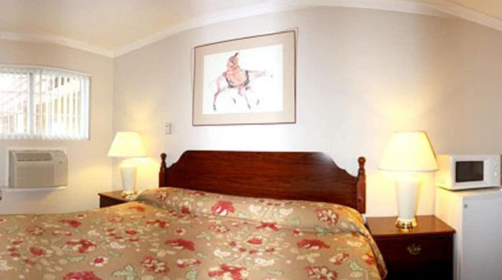 Sunset Inn and Suites photo 4