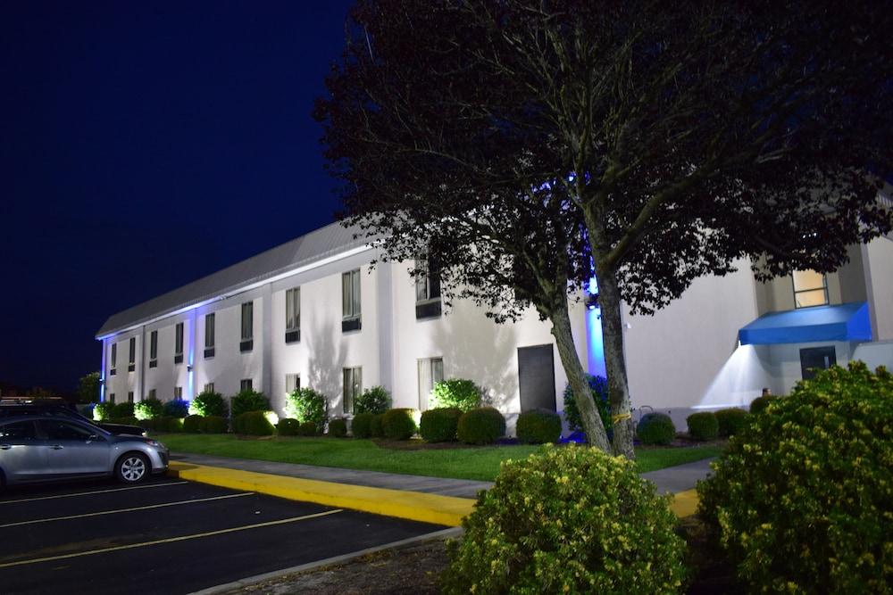 Econo Lodge at the University photo 36