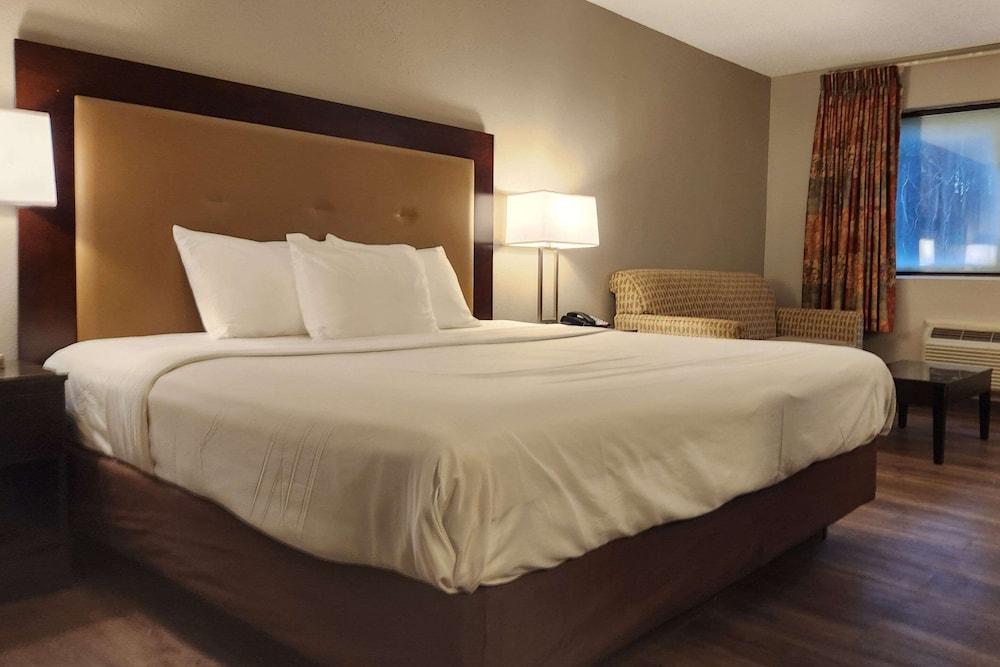 Econo Lodge Inn & Suites Warsaw photo 5