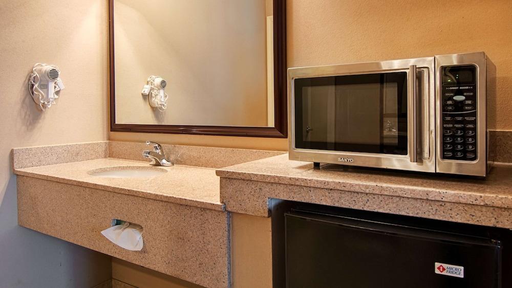Best Western Forest Inn photo 26
