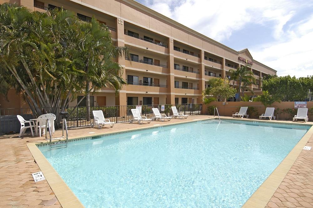 Super 8 by Wyndham Fort Myers photo 14