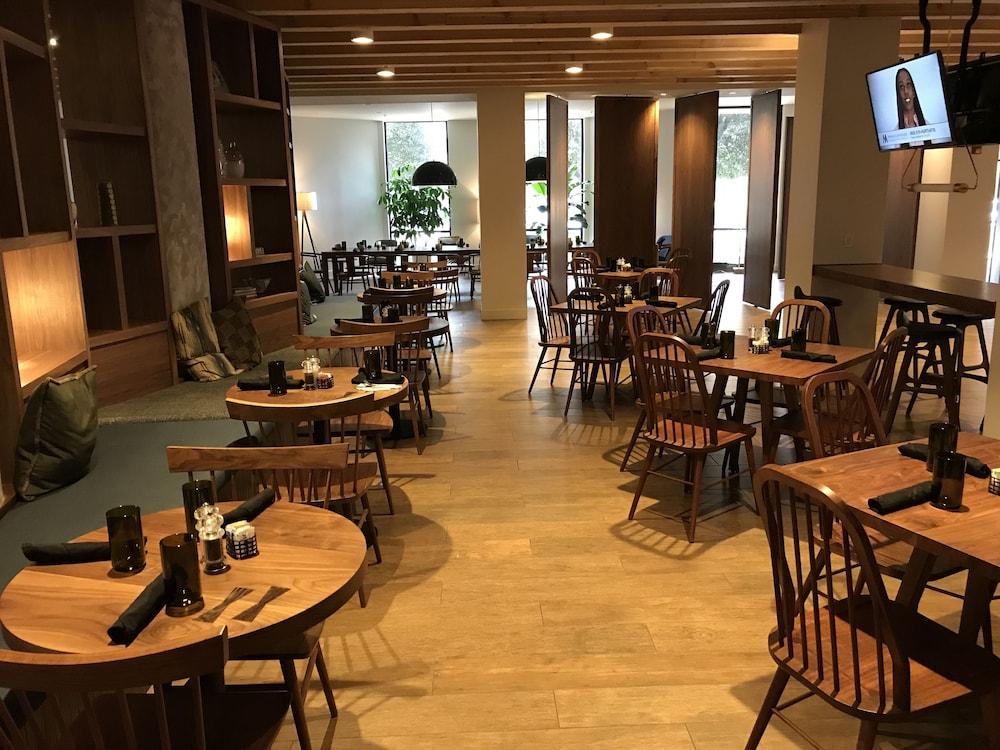 DoubleTree by Hilton Atlanta Windy Hill Ballpark photo 50