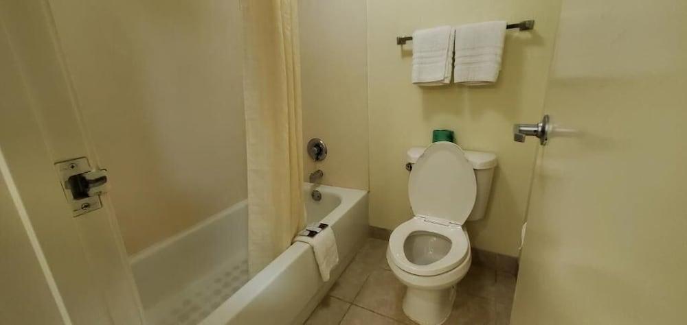 Plano Inn & Suites photo 22