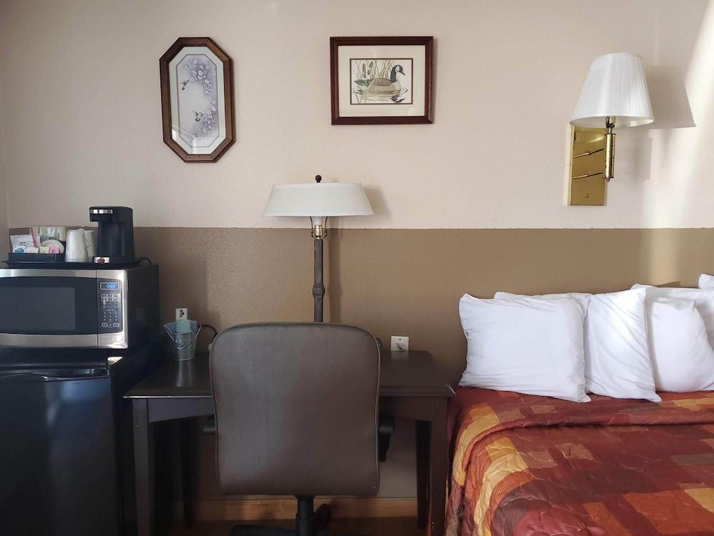 Rodeway Inn Buffalo photo 7