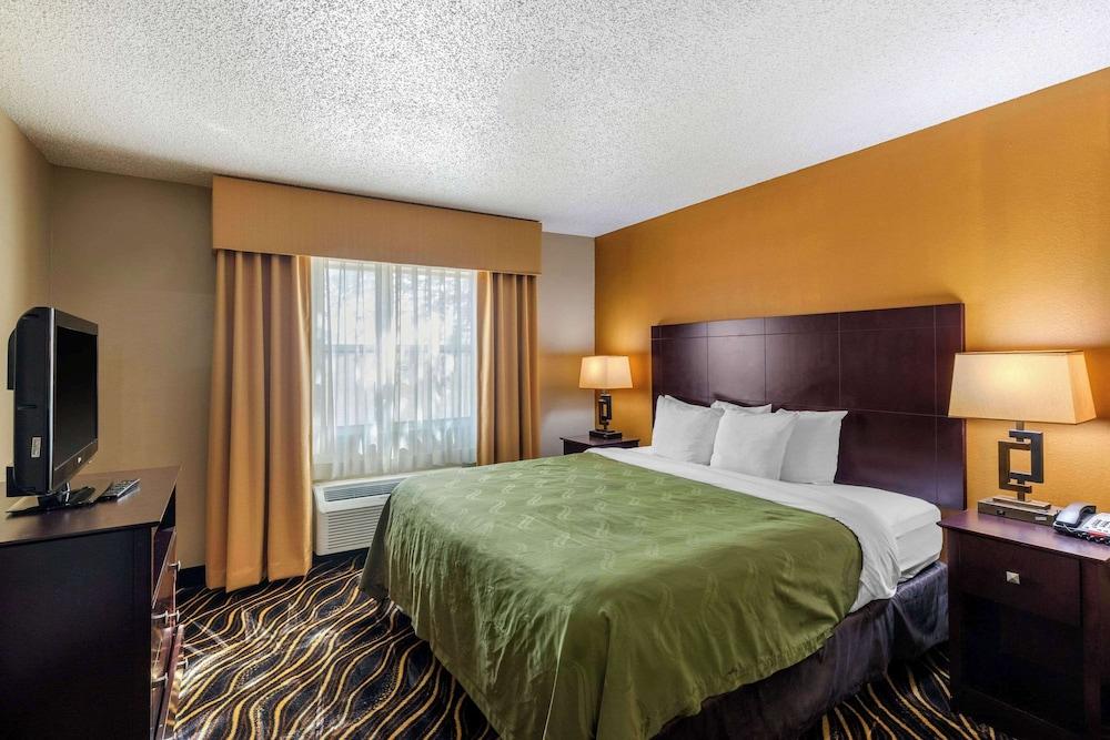 Quality Suites Addison - Dallas photo 7