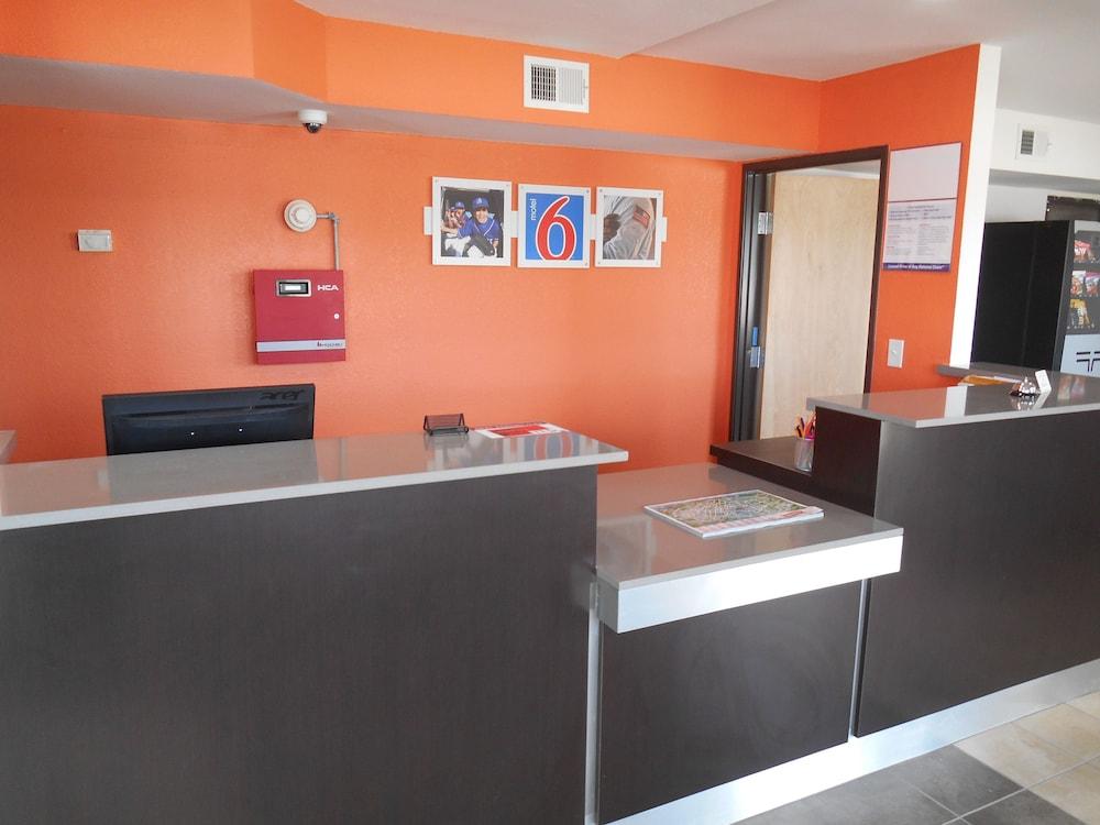 Motel 6 San Antonio, TX - South WW White Rd photo 8