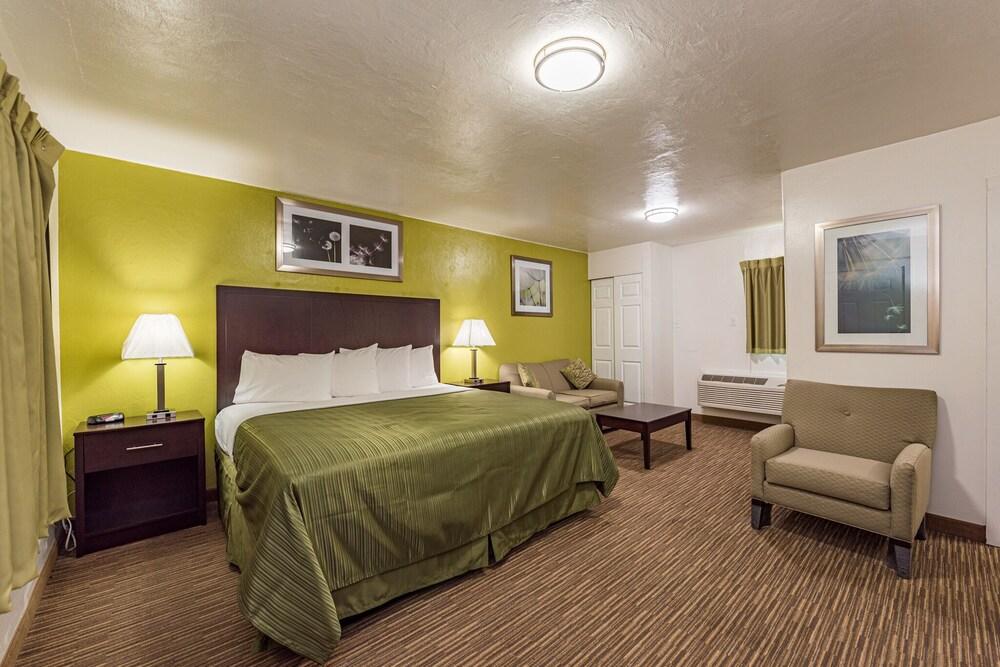 Sundowner Motel photo 23