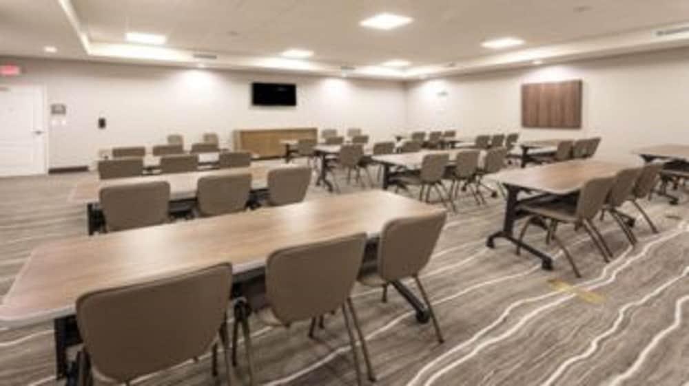 Staybridge Suites Dearborn MI by IHG photo 18