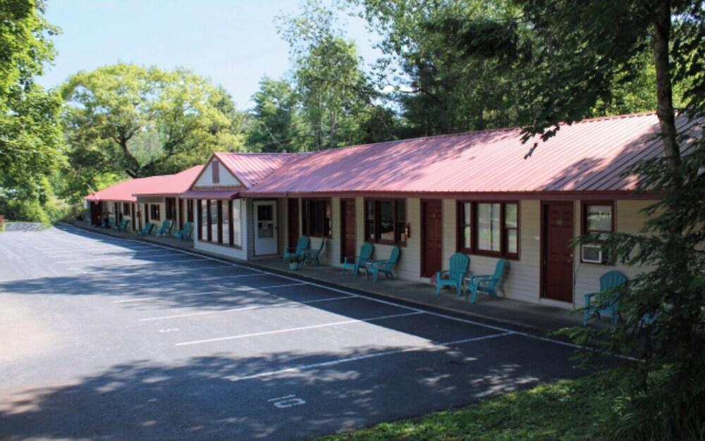 Luzerne Court Motel photo 15