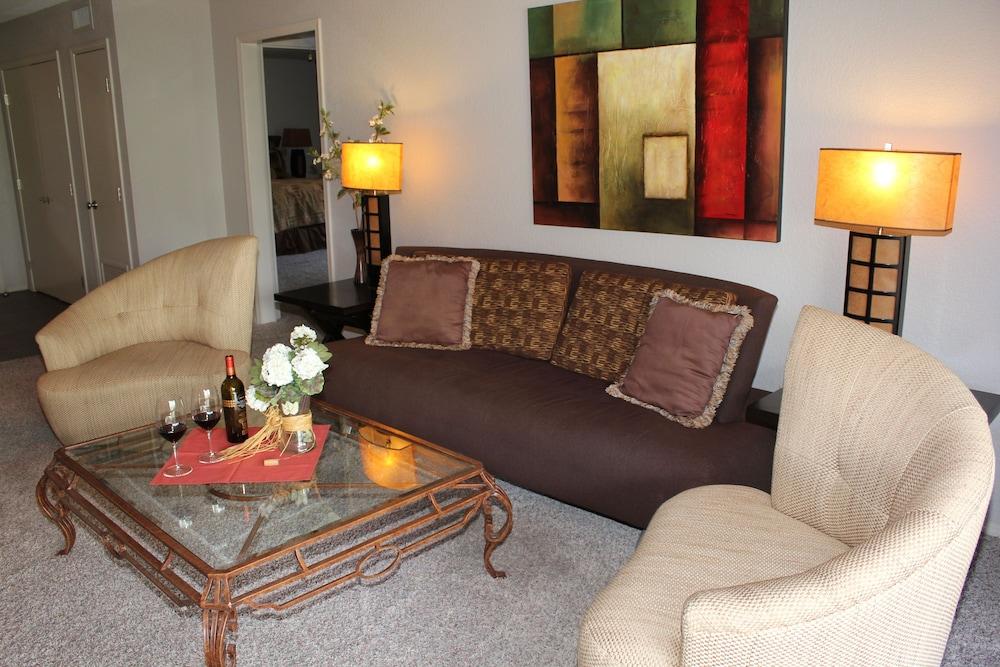 Adobe Village Inn photo 9