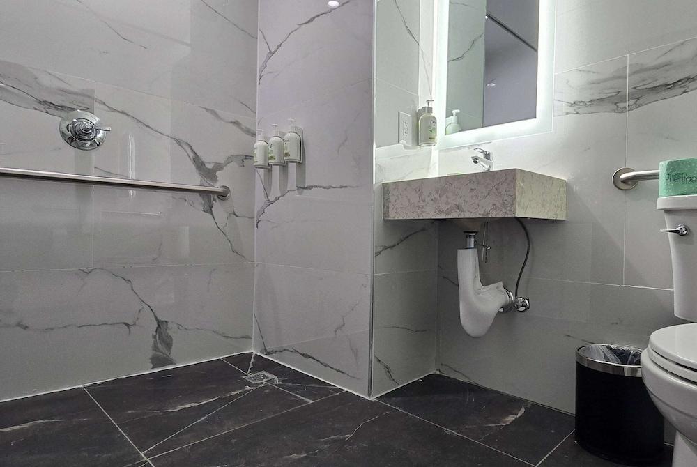 Ramada By Wyndham Brooklyn Empire Blvd photo 15