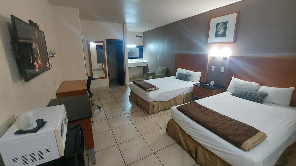 Executive Inn and Suites photo 35