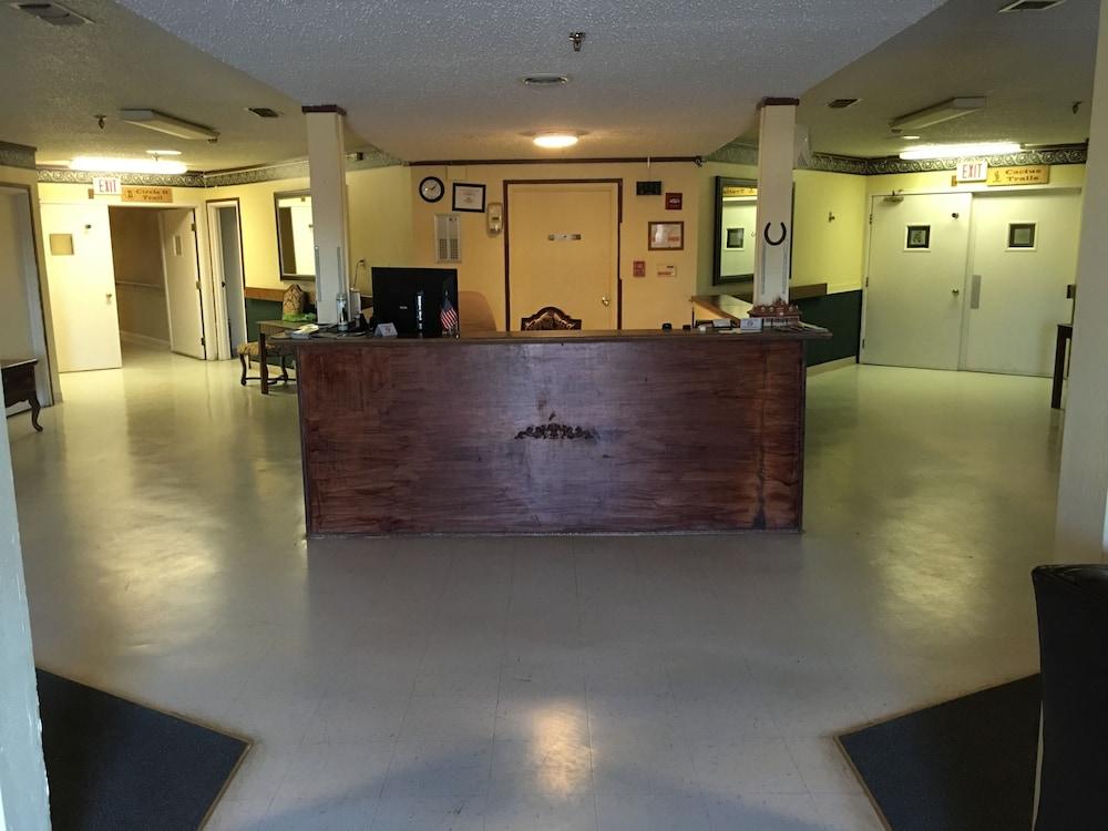 Reddy Inn and Suites photo 10