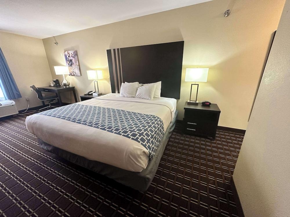 Best Western Plus Bass Hotel & Suites photo 7