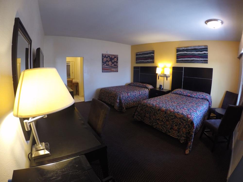 Indio Holiday Motel photo 11