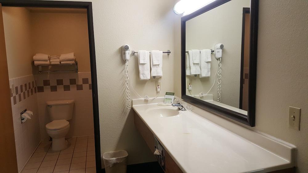 Holiday Inn Express Garden City East by IHG photo 15