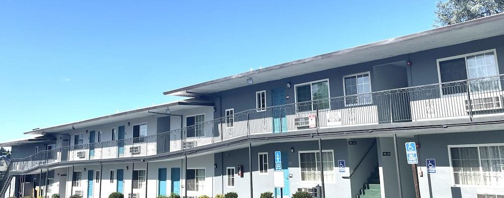 Sundial Lodge photo 12
