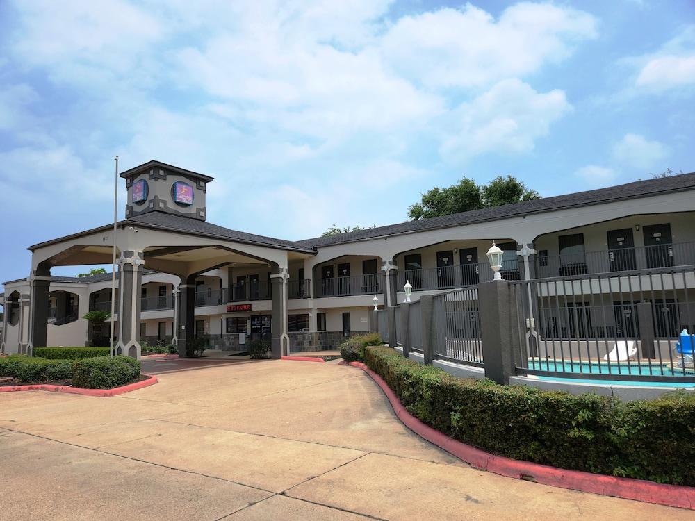 Express Inn Tomball photo 34