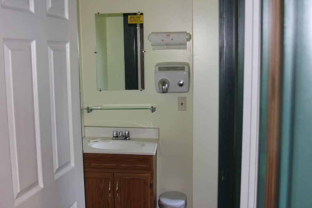 The Evergreen Motel photo 57