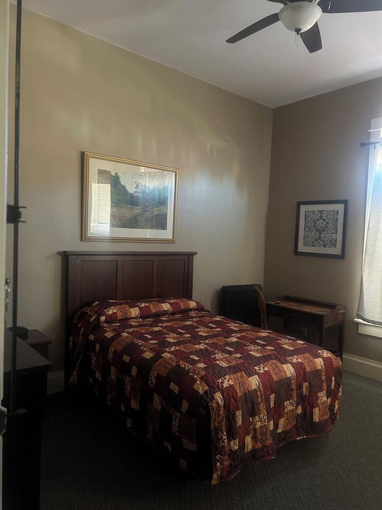 The Franklin hotel  and restaurant photo 3