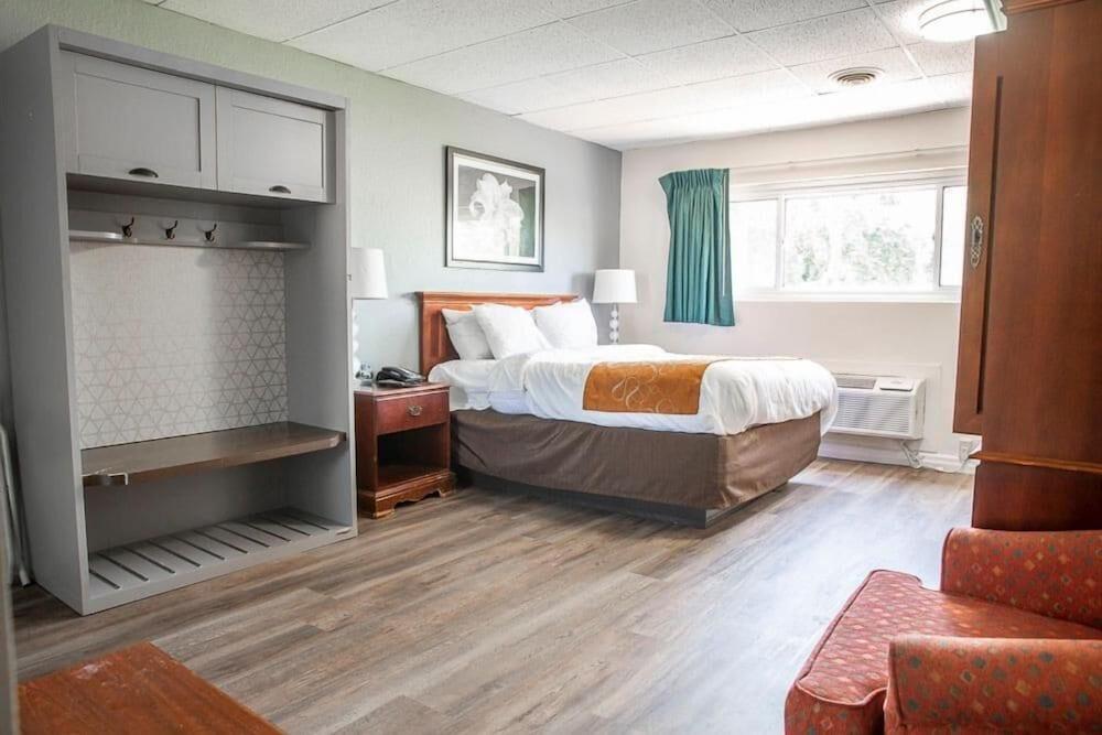 Bedford Motel photo 35