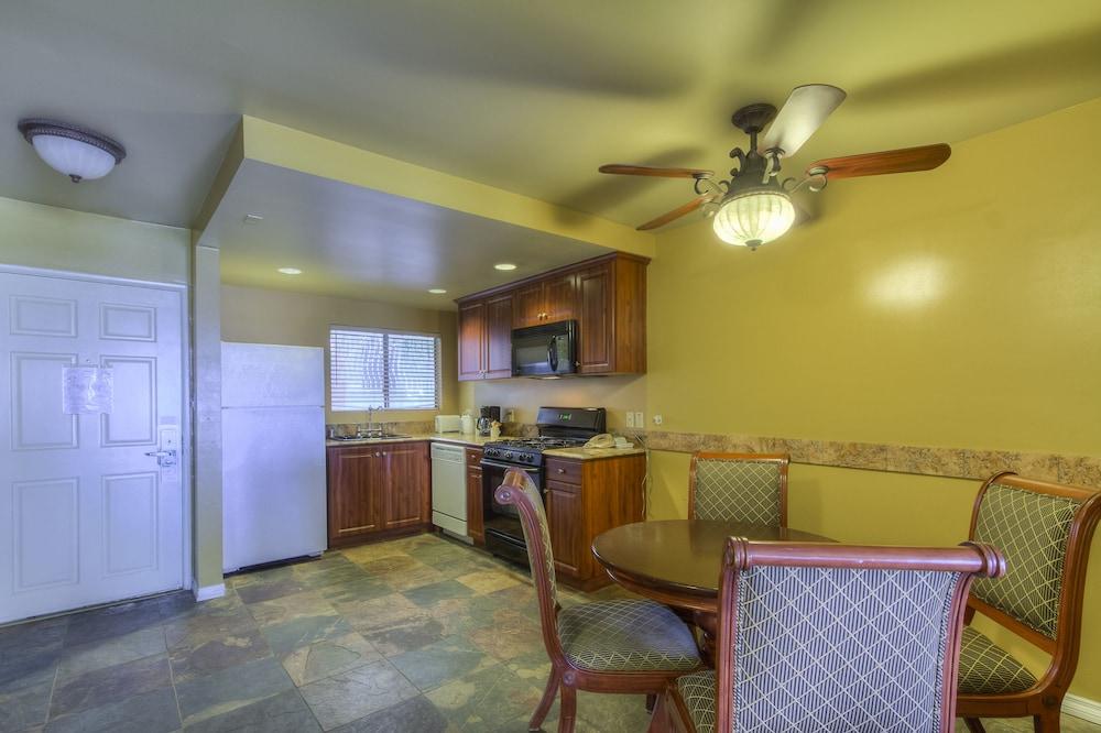 Oceanside Marina Suites photo 9