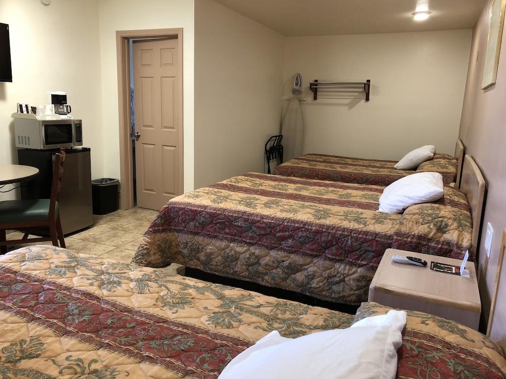 Topper Motel photo 18