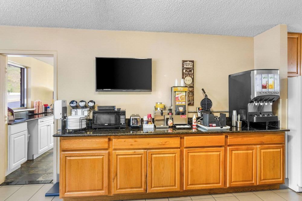 Brentwood Inn & Suites photo 16