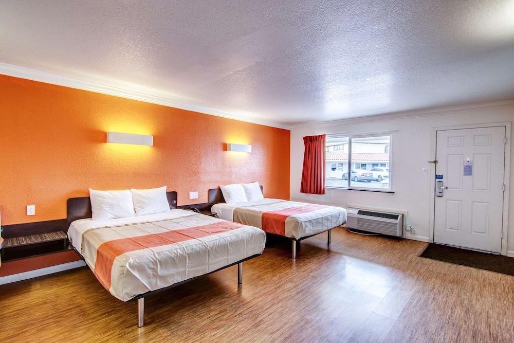 Motel 6 Manteca, CA photo 14