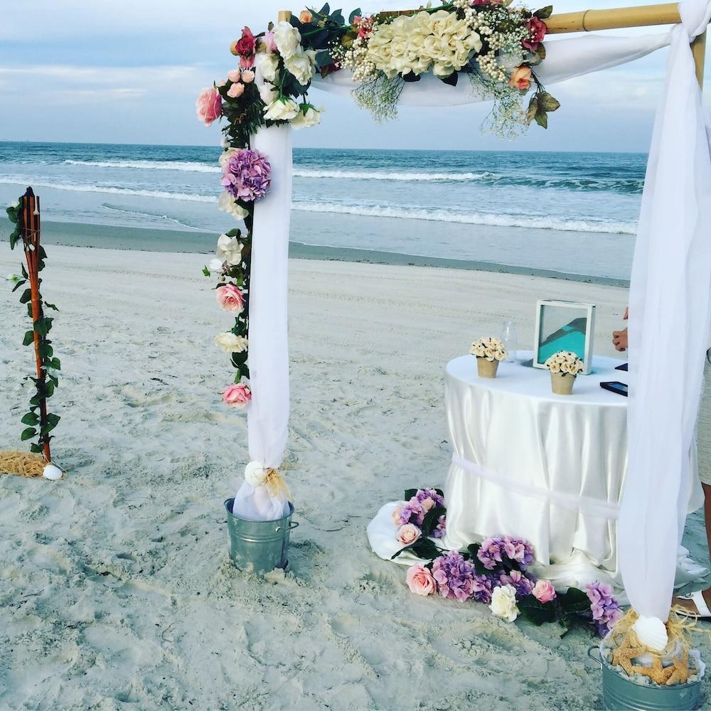 The Salty Mermaid Oceanfront Hotel photo 10
