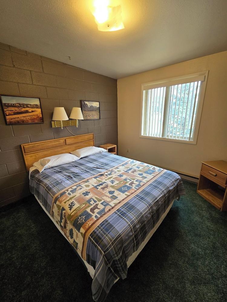 Chateau Rouge Condominiums photo 46
