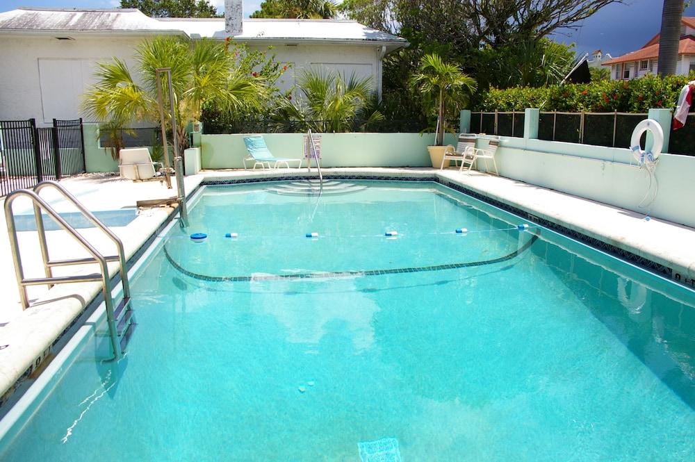 Holiday House Motel photo 19