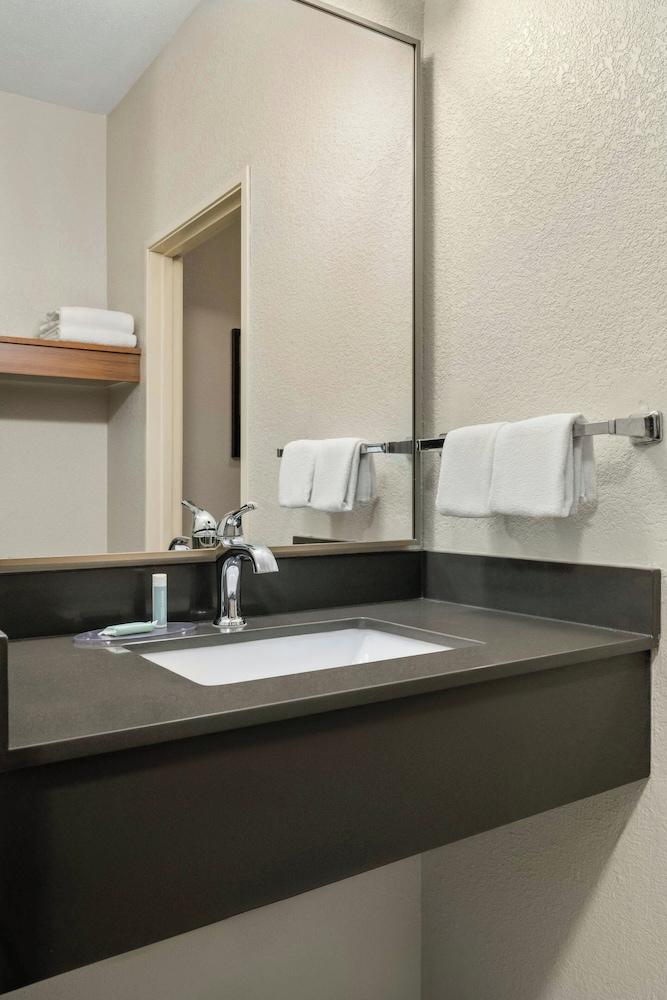 Fairfield by Marriott Mt Pleasant photo 13