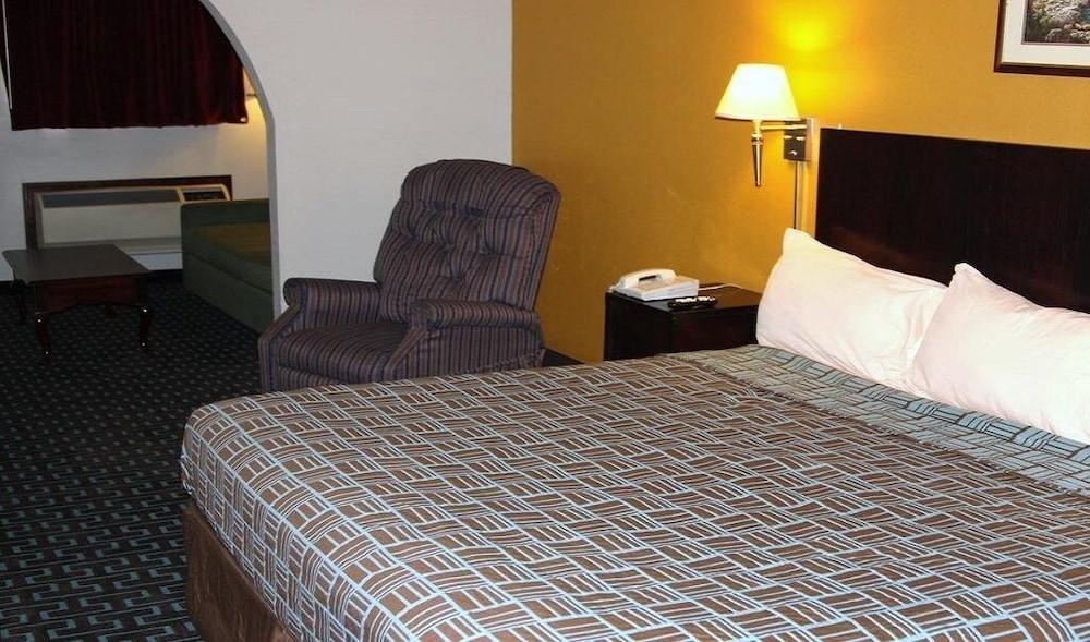Express Inn & Suites photo 6