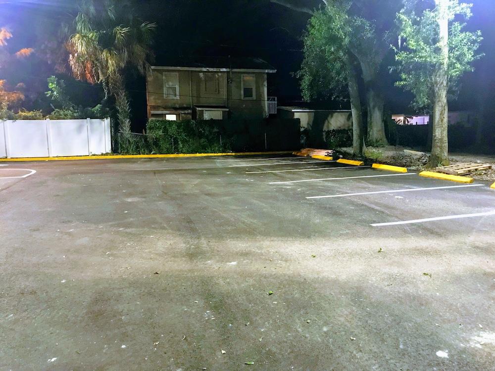 Tropical Inn & Suites photo 24