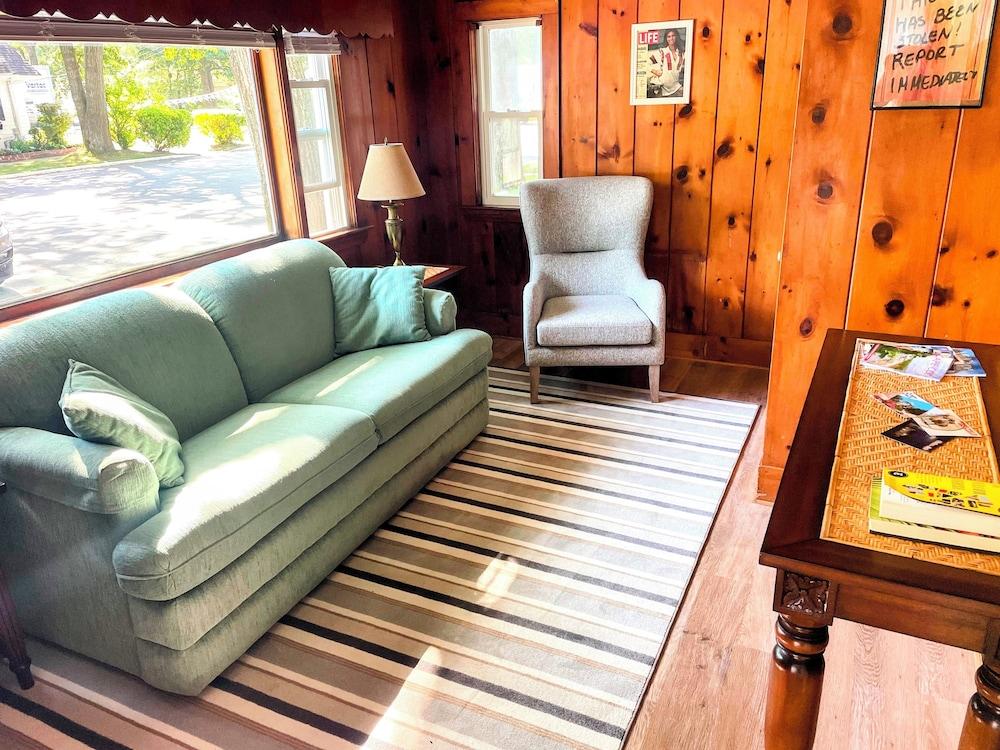 Cape Cod Motor Inn photo 7