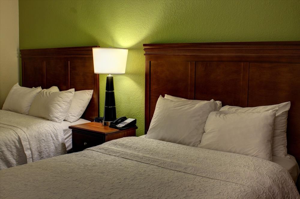 Hampton Inn Daytona Speedway photo 11