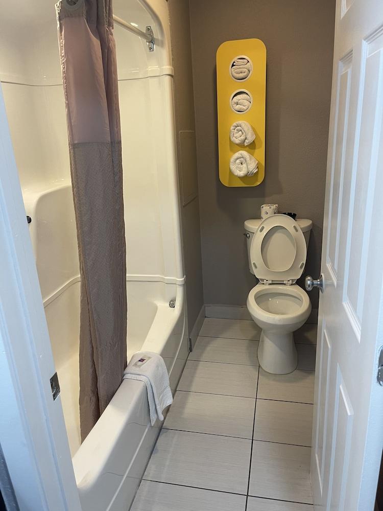 Motel 6 Denton, TX - UNT photo 36