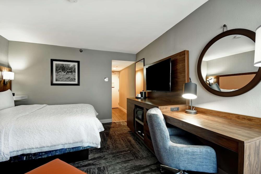 Hampton Inn I-75 Lexington/Hamburg Area photo 9
