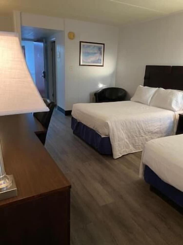 Fenwick Islander Motel photo 13