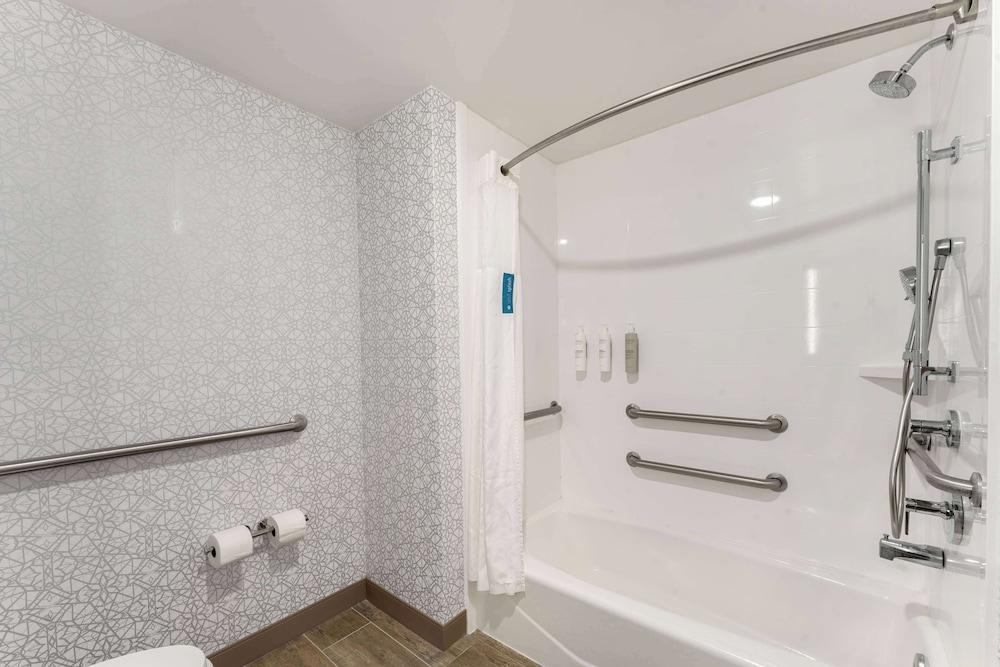 Hampton Inn Milford photo 21