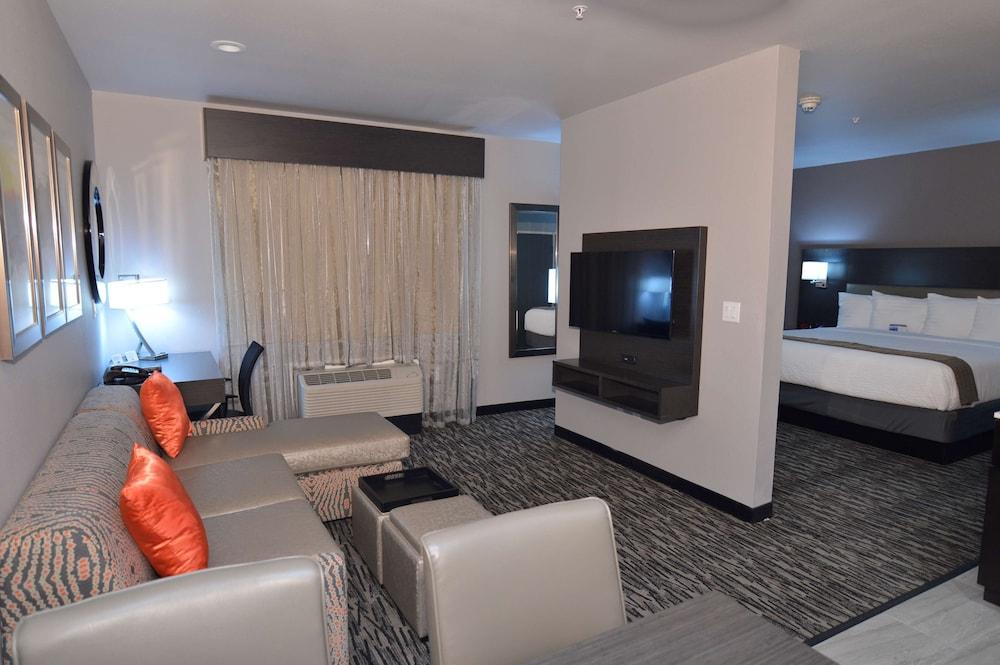 Best Western Plus Executive Residency Baytown photo 15