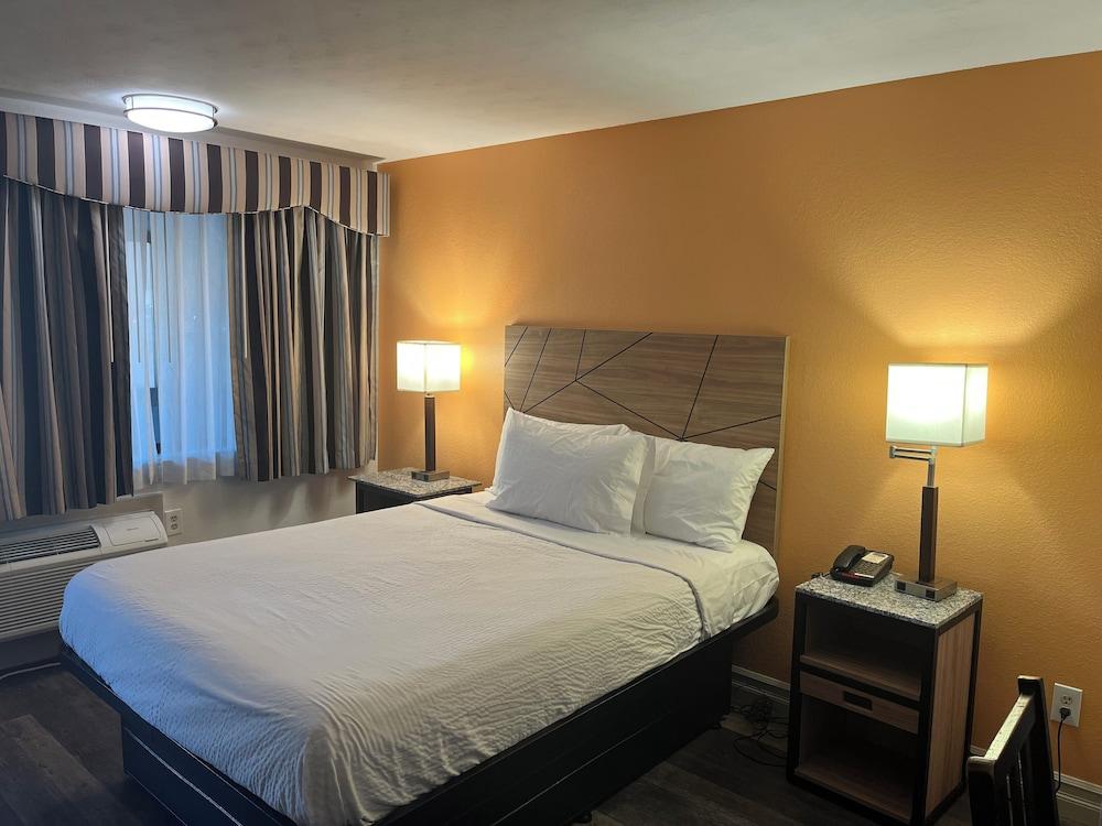 Howard Johnson by Wyndham Malden Boston Area photo 8