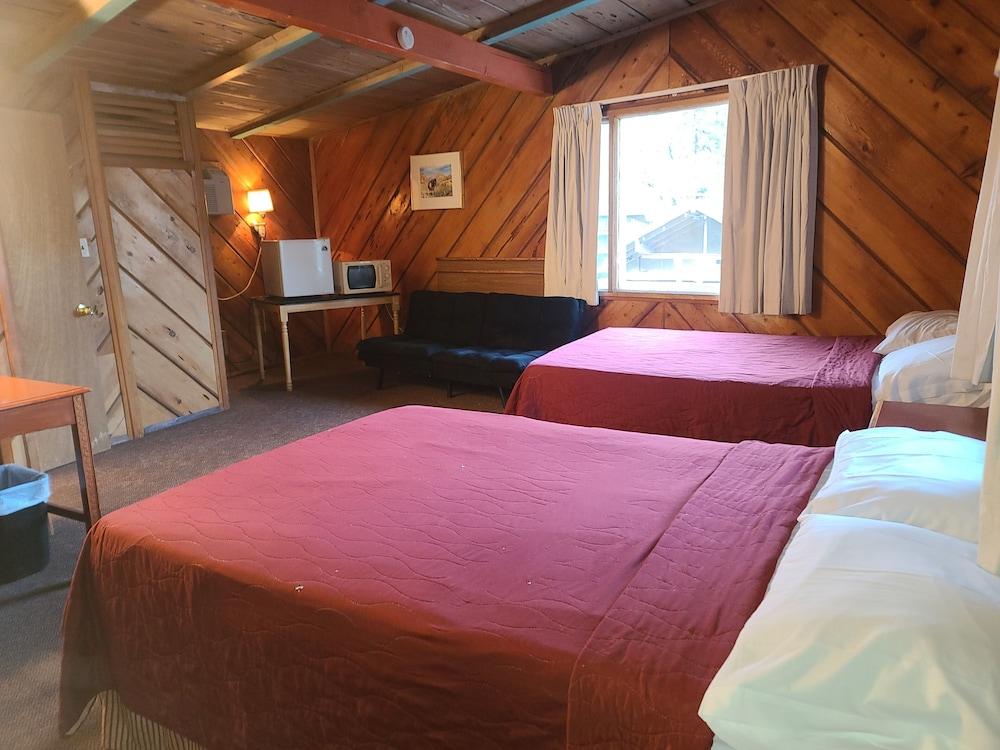 Bigfoot Motel photo 6