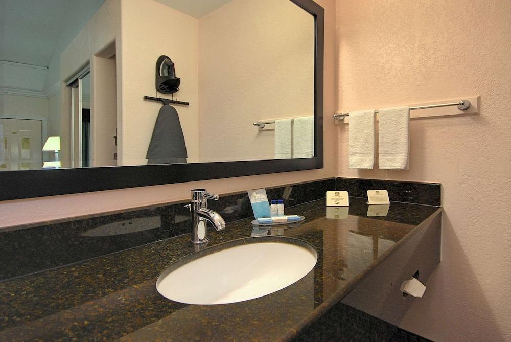 Americas Best Value Inn Sinton photo 5