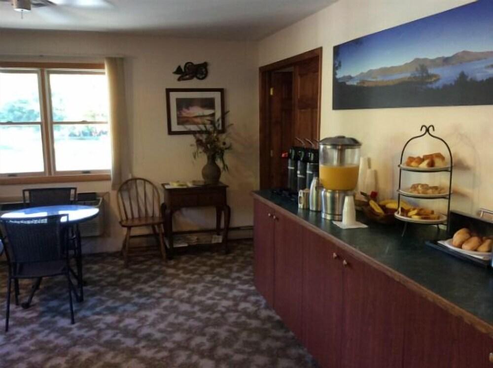 Lyn Aire Motel photo 37