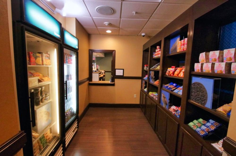 Hampton Inn & Suites Jacksonville - Beach Blvd/Mayo Clinic photo 44