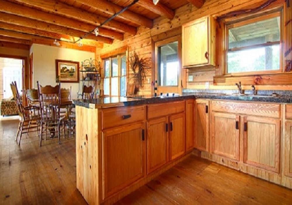 The Smokehouse Lodge and Cabins photo 29